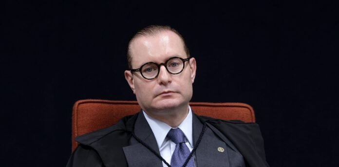 Prorrogação até 19h é só para urnas que não fecharam, diz Zanin