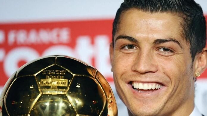 Bola de Ouro de Cristiano Ronaldo em 2008 é eleita a melhor da história