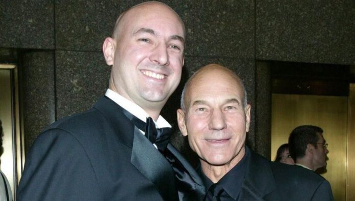 Filho de Patrick Stewart publica registro especial com o pai; veja