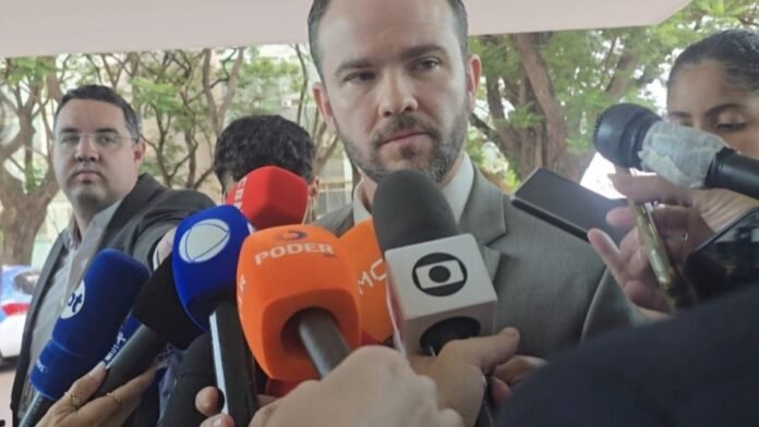Governo prepara texto para atingir centro da meta fiscal, diz Durigan