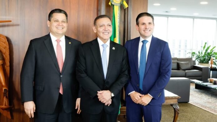 Alcolumbre e Motta se reúnem com Nunes Marques no TSE
