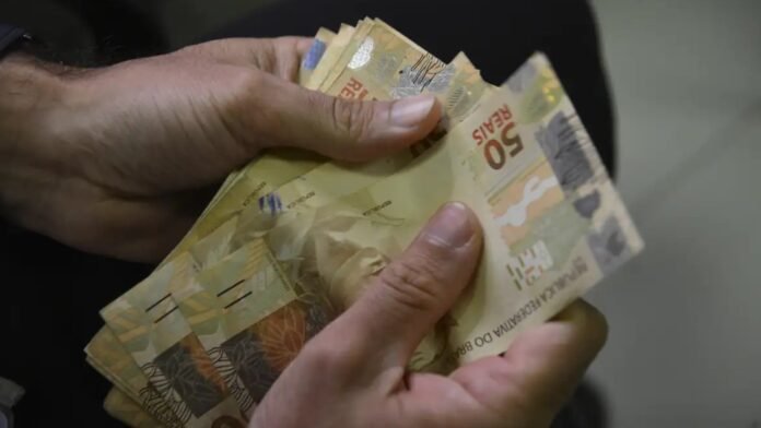 Arrecadação federal atinge R$ 239,4 bilhões em setembro, recorde para o mês