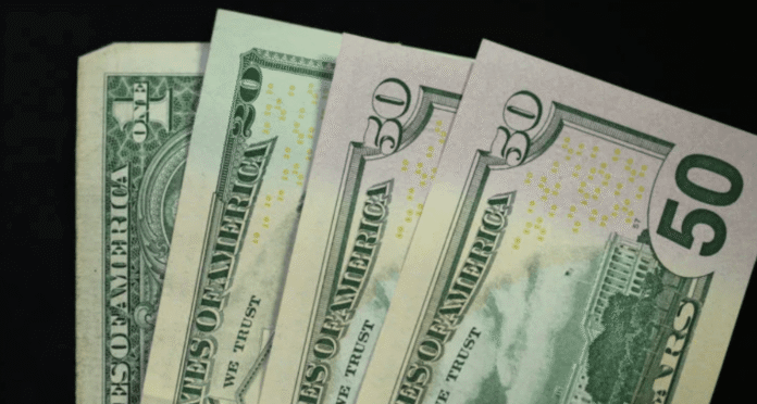 Dólar dispara 12,52% e vai a R$ 5,60 após reeleição de Lula