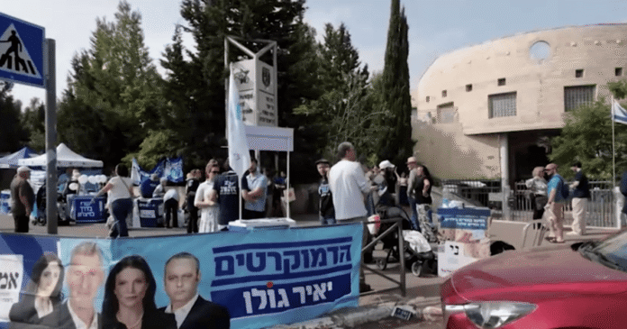 Políticos de Israel intensificam esforços de campanha em meio a votação