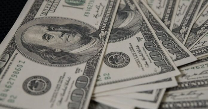 Dólar dispara a R$ 5,40 e tem maior alta diária em 23 anos
