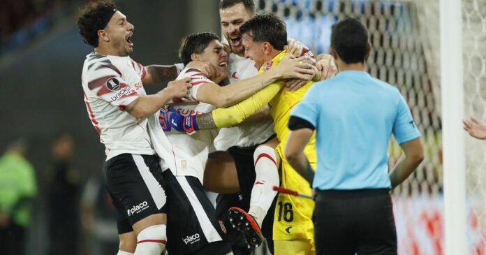 Muslera se emociona após eliminar o Flamengo na Libertadores: “Nova chance”