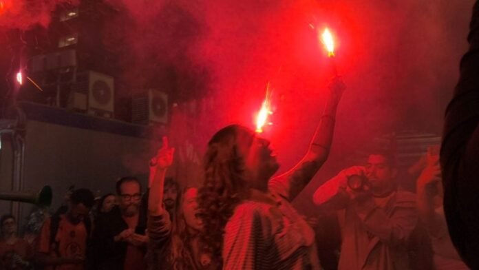Festa petista: eleitores comemoram vitória de Lula para 4º mandato