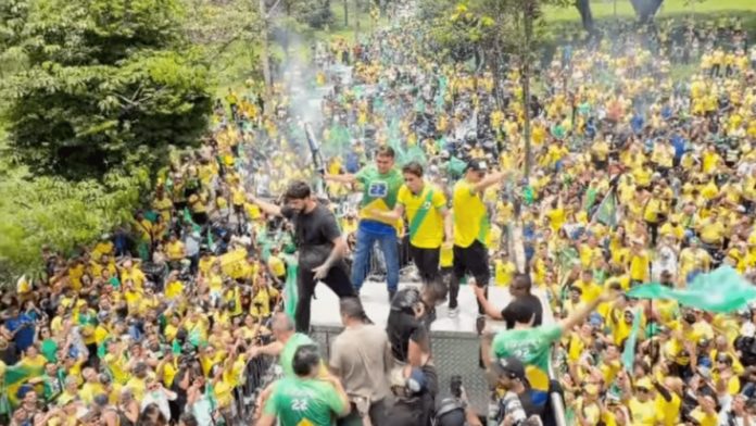 Flávio reúne Tarcísio e Cleitinho em ato em Belo Horizonte