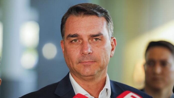 Ao vivo: Flávio vai a evento de campanha em Guarulhos