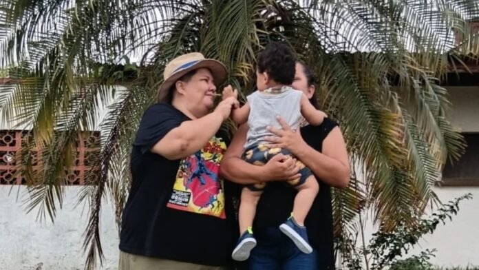 'Ele nos escolheu': casal homoafetivo adota bebê com autismo após dois anos e meio de preparação em RO