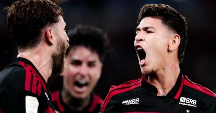Flamengo tem pênalti no último lance, vence Atlético-MG e volta à liderança