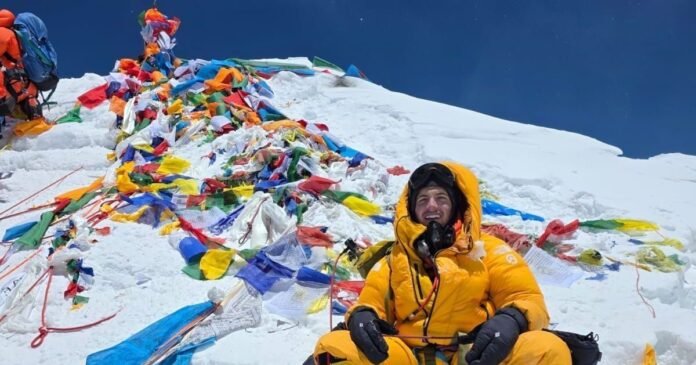 Alpinista brasileiro escala Everest e Lhotse em menos de 24 horas