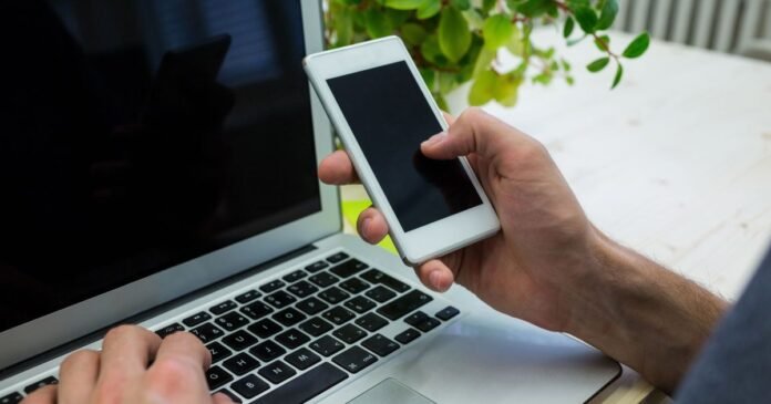 Como transformar seu celular antigo em uma segunda tela para o seu computador