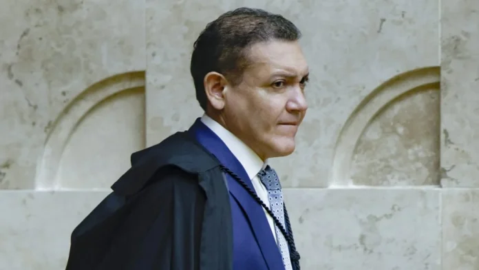 Nunes Marques recua e libera frota federal para levar indígenas