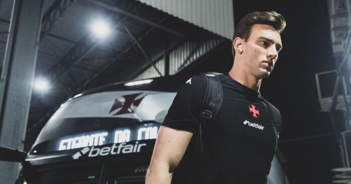Vasco avalia futuro de Léo Jardim após falha em eliminação na Sul-Americana