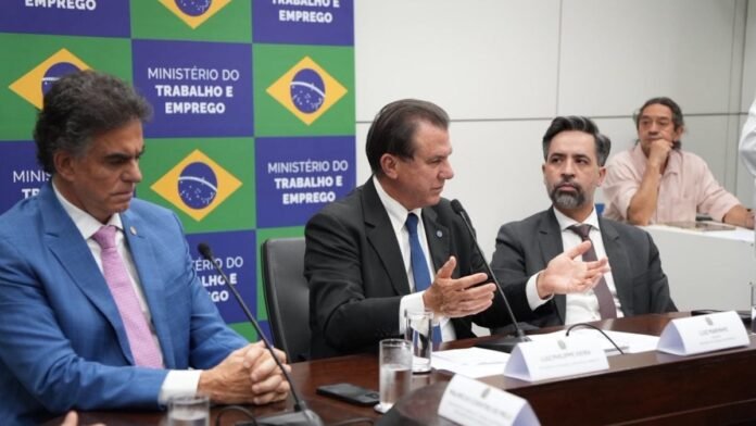 Governo vai buscar remover posts que incentivem assédio eleitoral