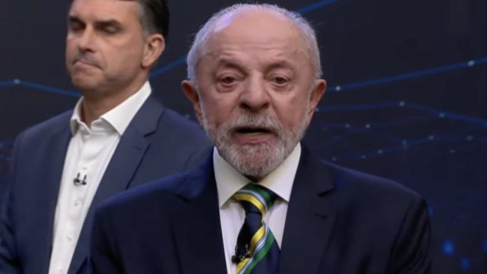 Lula faz convite a Flávio para abrir sigilos nesta 5ª feira no TSE