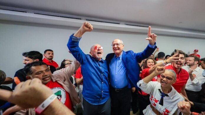 “É coisa de Deus e de vocês”, diz Lula sobre vitória no 2º turno