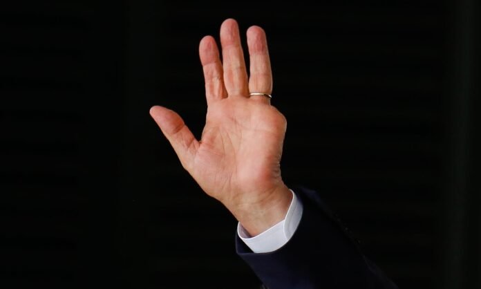 #SomosTodos9Dedos viraliza no X após ironia de Flávio com Lula
