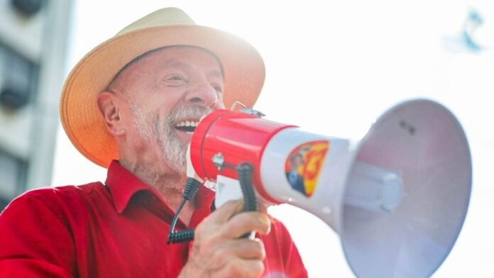 Ao vivo: Lula participa de ato em Porto Alegre