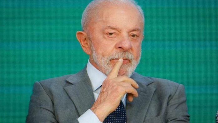 Reeleito, Lula despacha no Alvorada e prepara reforma ministerial