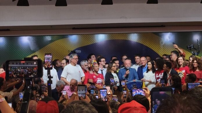 Flávio é “representante genuíno do milicianismo”, diz Lula