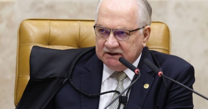 Fachin diz que democracias podem ruir por “meios aparentemente legais”