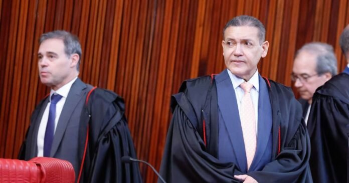 Pressa pode levar TSE a decidir sem base sobre redes, diz especialista