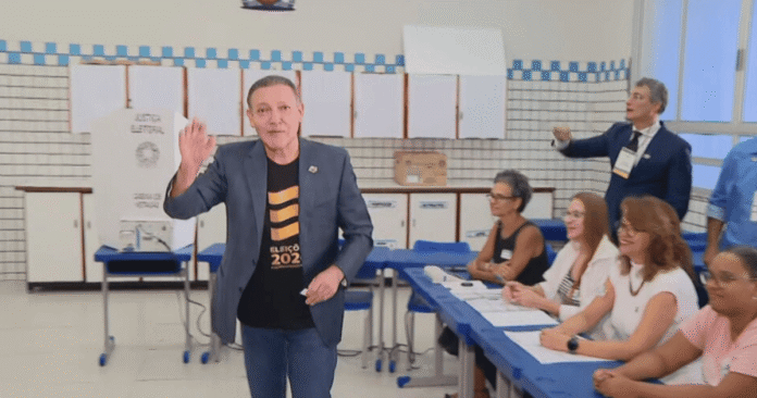 Presidente do TSE, Nunes Marques vota no 2º turno em Brasília
