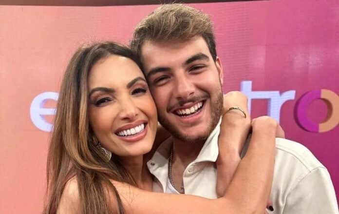Patrícia Poeta completa 50 anos com homenagem emocionante do filho