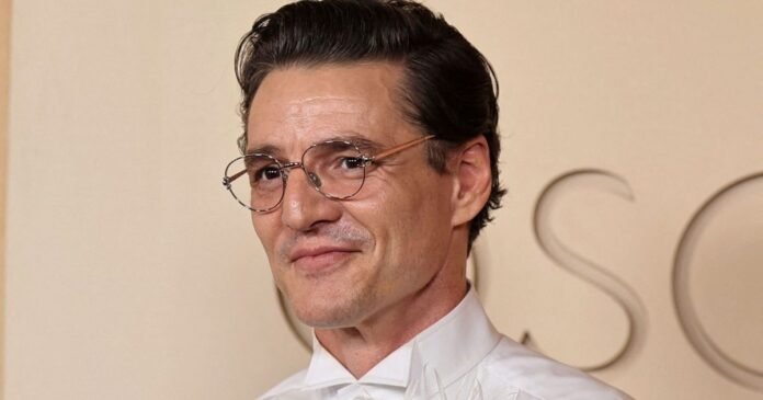 Pedro Pascal lembra do início da carreira: “Você engole muito sapo”