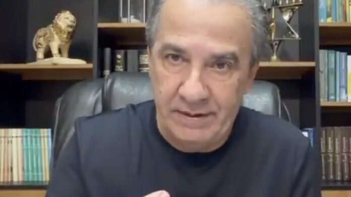 “Queriam que Flávio ficasse aqui para ser preso?”, diz Malafaia