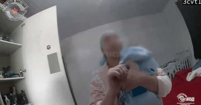 Sem falar português, marroquina faz sinal de socorro e é salva em SP
