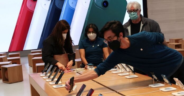 Apple fecha acordo de US$ 100 milhões para levar parte da produção aos EUA
