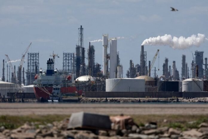 Petróleo ultrapassa US$ 110 diante de tensão no Oriente Médio