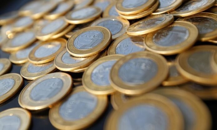 Juros recuam em linha com dólar após nova intervenção do Tesouro em leilões