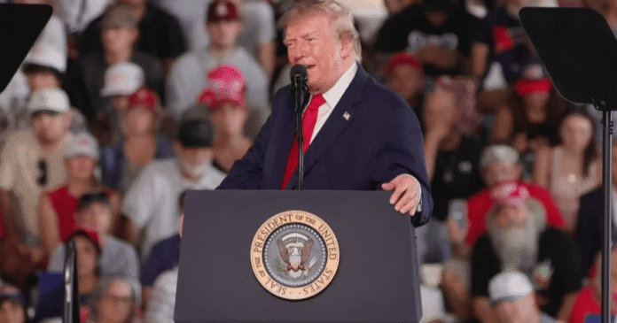 Trump volta a dizer que eleições no Brasil pareceram fraudadas