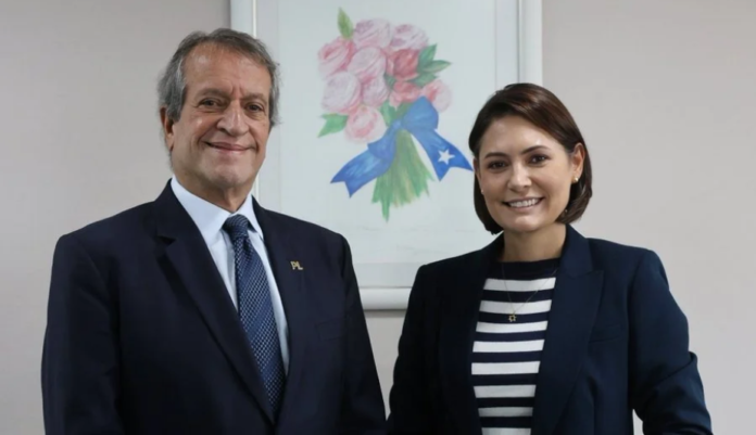 Valdemar e Michelle discutem futuro do PL após saída de Flávio do país